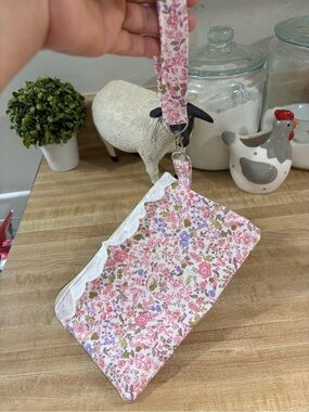Phone Floral Wristlet Clutch in Pink